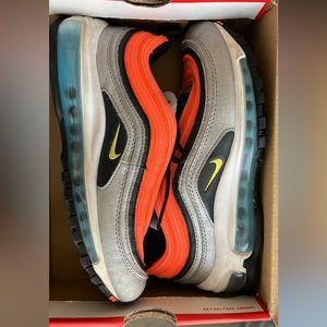 Boys Nike sneakers good condition